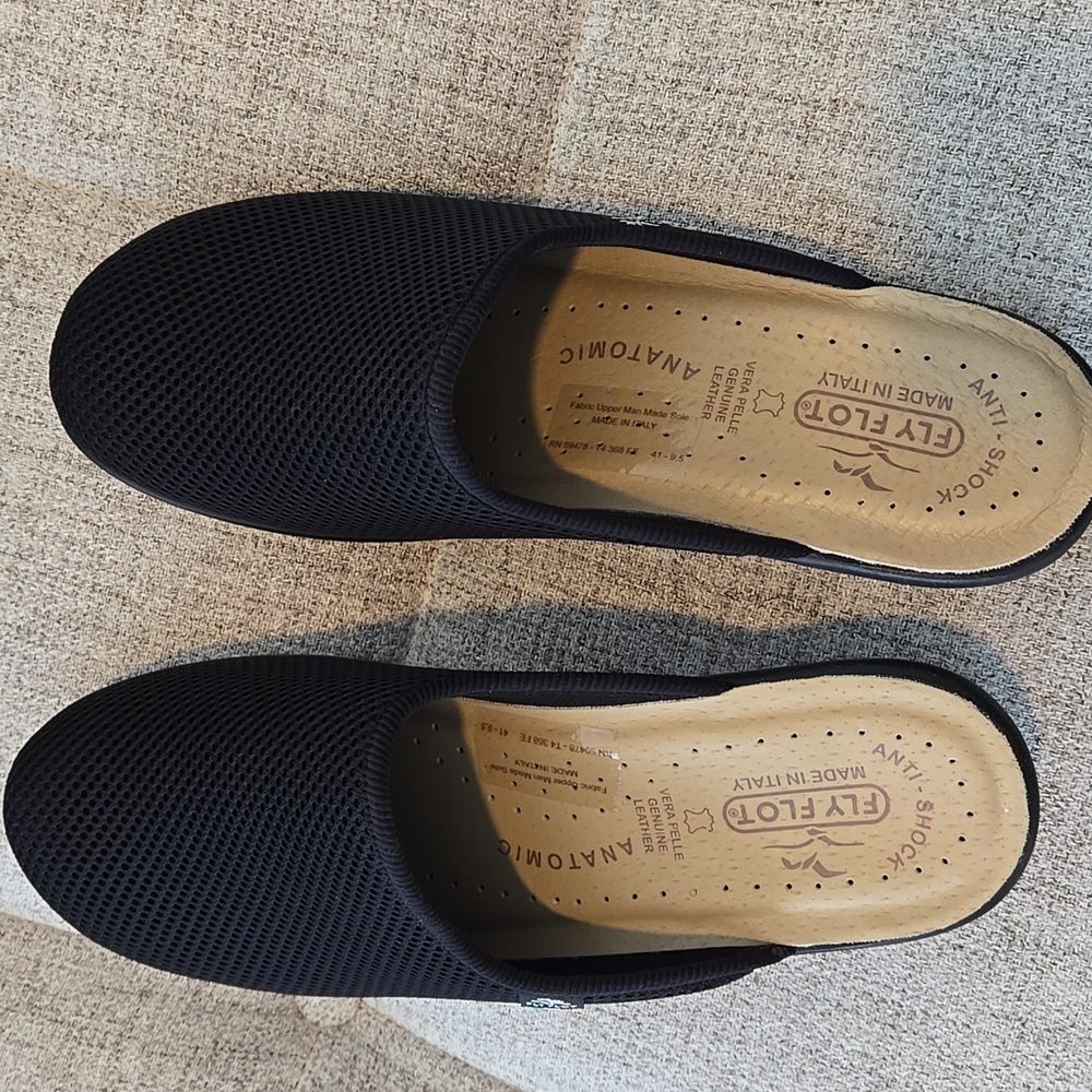 Fly Flot Black Clogs - Picture 3 of 12